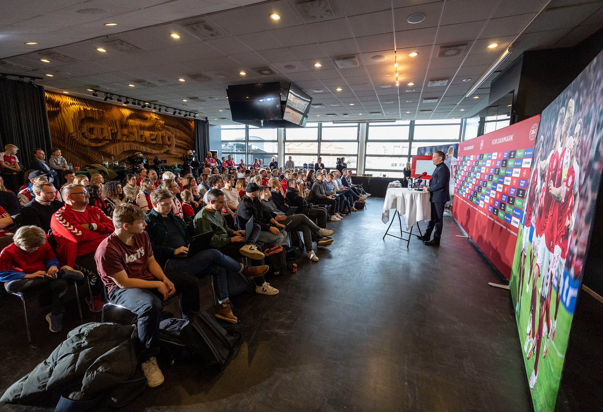 𝗟𝗔𝗡𝗗𝗦𝗛𝗢𝗟𝗗𝗦𝗨𝗗𝗧𝗔𝗚𝗘𝗟𝗦𝗘 𝗢𝗚 𝗧𝗥Ø𝗝𝗘-𝗡Ø𝗥𝗗𝗘𝗥𝗜 🇩🇰
Fanafdelingen og Fanklubben inviterer til udtagelses-event og trøje-nørderi i Parken tirsdag den 6/6 fra 14.45-17.00.

Læs mere om eventet her: shorturl.at/bquBI
Tilmeld dig her: shorturl.at/xDENR