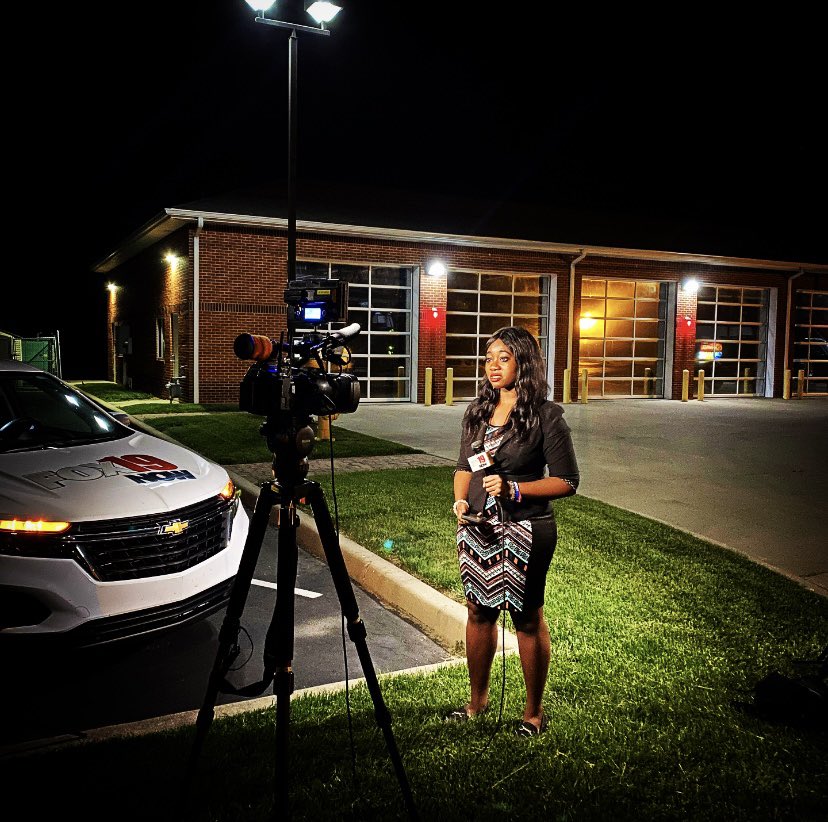 simonejnews's tweet photo. Born to tell your stories. 🎥📸🕵🏾‍♀️🎤
A quick snapshot after our live shot in Sunman, Indiana, courtesy of my photographer, Chris W.. 👋🏽 

#tvreporter #tvanchor #tvnewslife #everydayhustle #lightscameramagic #womenbosswednesday #Fox19Now #WXIXTV #LocalNewsMatters #GreaterCincinnati #TriStateArea #shining