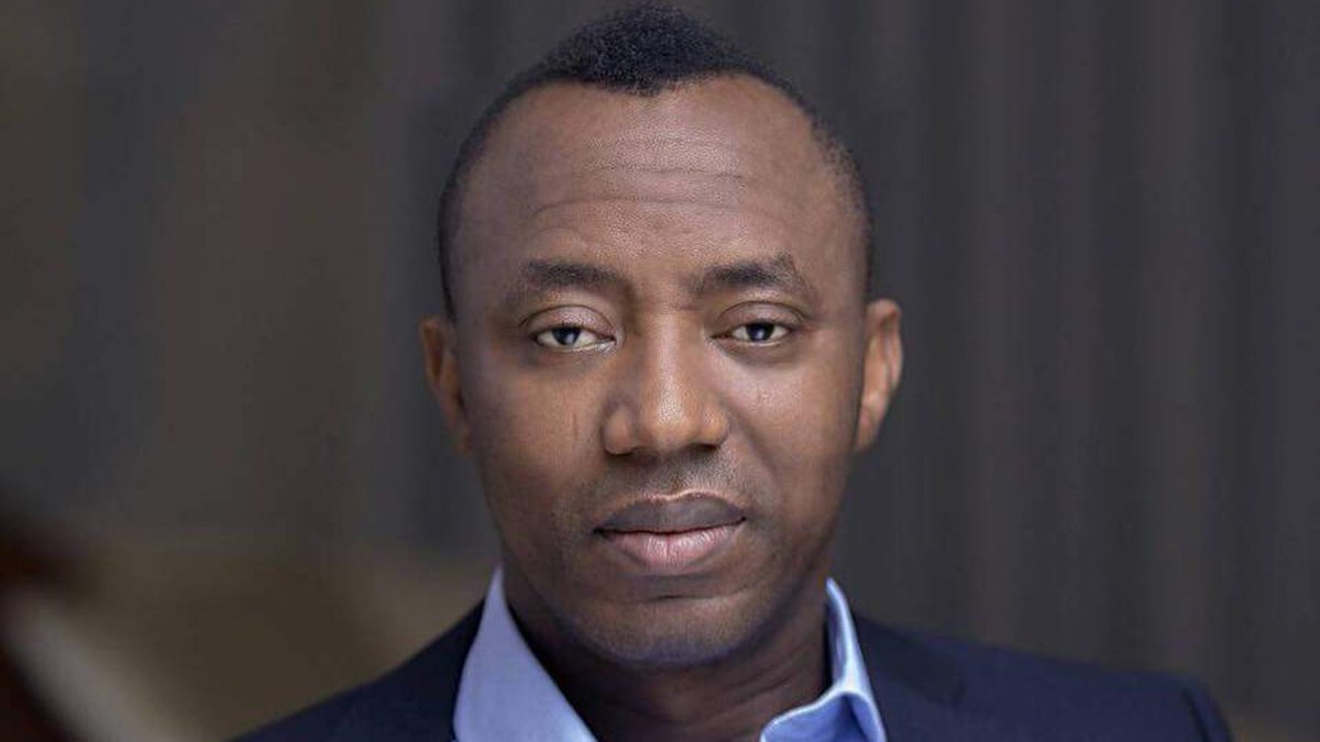 SaharaReporters's tweet photo. Tinubu Announced Fuel Subsidy Removal Without Increasing Minimum Wage To N250,000; Nigerians Supporting Him Now Unable To Go To Work –Sowore | Sahara Reporters https://t.co/E0fHbymnOS https://t.co/IiNwenmrvD