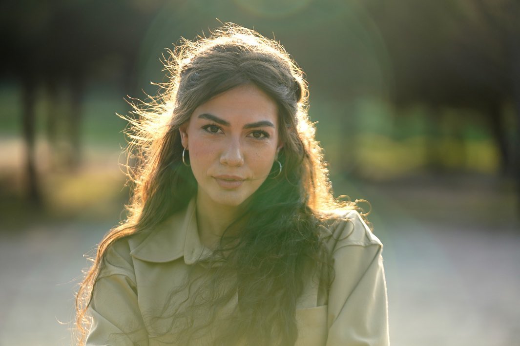 MaySShady's tweet photo. Eu não tenho palavras pra expressar o quanto essa mulher é bonita🤍
#DemetÖzdemir https://t.co/dMR8cAqTBH