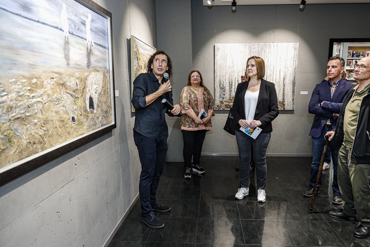 VicepresidenRM's tweet photo. Asistimos a la #exposición ‘Ceguera social’ del artista Joaquín Lurod que puede disfrutarse en la sala del espacio @ambitocultural de ‘El Corte Inglés’ de Gran Vía en #Murcia La vicepresidenta en funciones @ifranco acudió a la inauguración ➕ℹ️⬇️➡️🧵
https://t.co/LRdzvUCsm6 https://t.co/J3kROoz4MA