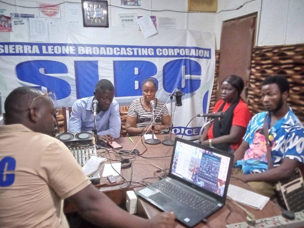 fambultok's tweet photo. Fambul Tok holds radio program on non violence for Sierra Leone’s June 2023 elections at the @SLBC studios in #KonoDistrict.The organization is implementing #HumanSecurity project in #Gbense #Soa and #Kamaa chiefdoms in Kono District https://t.co/07JeLXjDWh