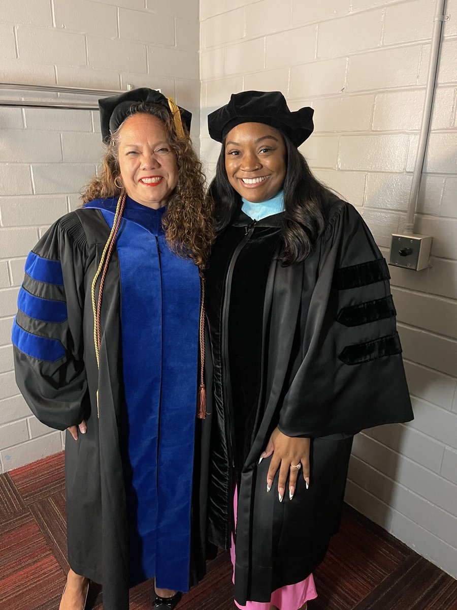 SimoneMDumas's tweet photo. Last week, our high school celebrated its inaugural class of graduates. It was such a beautiful ceremony and I’m so excited to see how these new alum will change the world 💜💚 The Wisdom Pride runs deep! https://t.co/p3AXafwe52