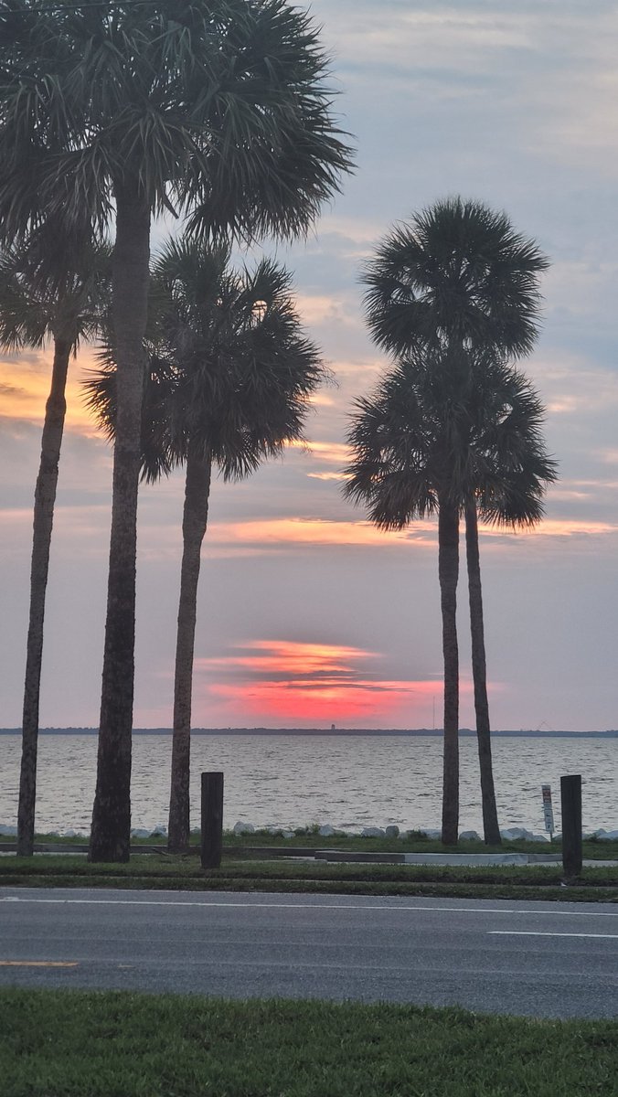 SpaceCoastSkies's tweet photo. Last sunrise of May. Filtered by clouds but still visible. Be blessed! #sunrise #flwx #SpaceCoastSkies #StormHour https://t.co/Qg8nAth3qw
