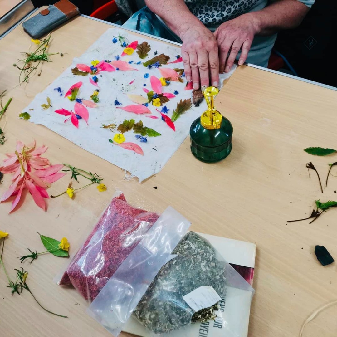 ParksNewcastle's tweet photo. There are still a few spots left for tomorrow's Cultural Threads session at #SpringbankPavilion!
Join @GemArtsuk to explore themes of nature, space, community, and well-being π·
Book your free place here: https://t.co/00NCaqypAm https://t.co/ATBX86Vtyd