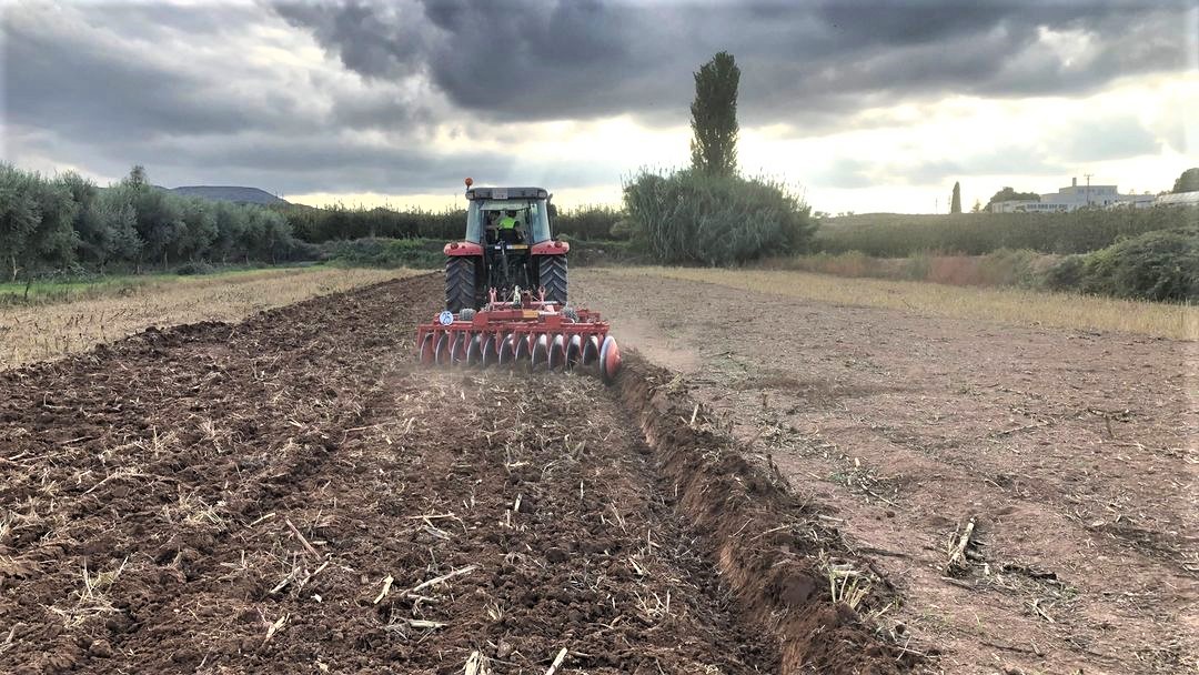 🚜Les #EscolesAgràries i la @FCRaimatLleida impulsen el 1r curs de tractoristes per operaris que volen formar-se des de zero.

🏫Una formació inicial bàsica, feta a mida a les demandes de les empreses del territori, que serà impartida per l'EA Borges Blanques.