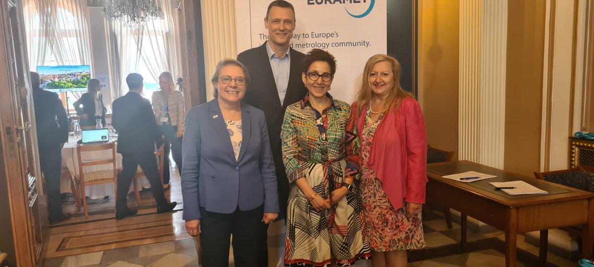 CEMgob's tweet photo. 📢 Excelente noticia para el prestigio internacional de nuestros científicos‼️

⚖ La 17 Asamablea General de @EURAMET ha elegido por mayoría a María Dolores del Campo del @CEMgob como su nueva presidenta. 

👧 Es la primera vez que una mujer asume este cargo y la primera 🇪🇸 https://t.co/2JCnALpaNG