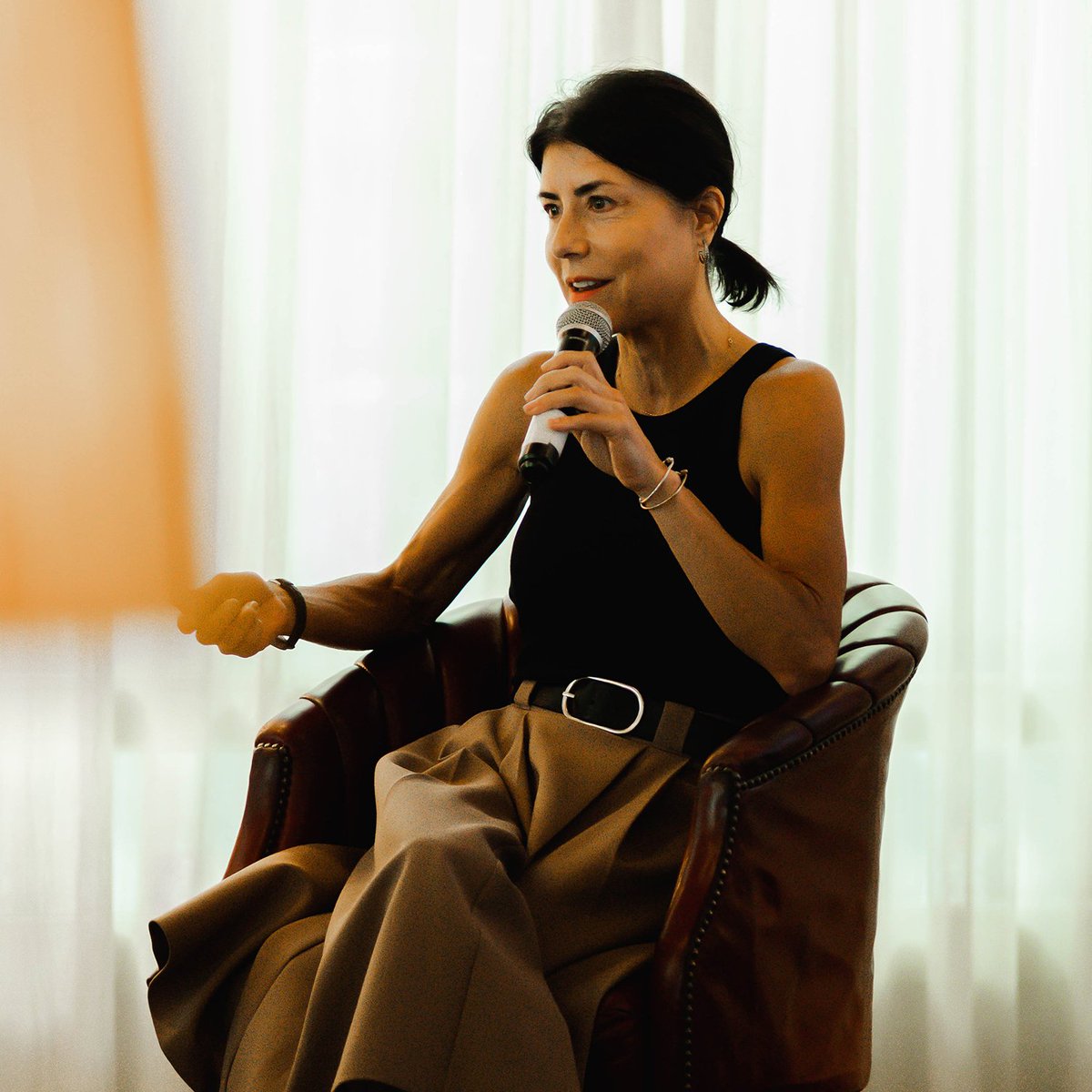 LCI_Barcelona's tweet photo. 🥂 @sohohouse y el @LCIBCNFFF organizaron un Fashion Lunch para analizar la influencia de los talentos creativos en la moda junto a la agencia @group_sight.
➡️ El encuentro comenzó con la ponencia de @CoroSalda, CEO de #SightGroup y miembro del comité de la @MBFWMadrid. https://t.co/cDkzqws8wx