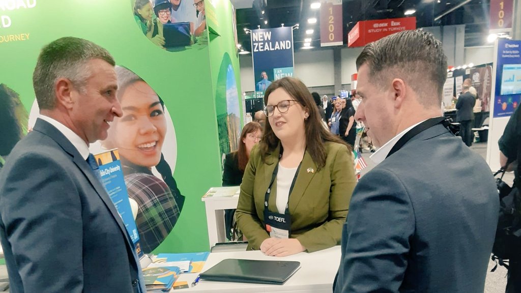 DeptofFHed's tweet photo. Minister Collins attended the NAFSA International Education Conference &amp; Expo today, where he met staff from Education in Ireland, DCU, UCC, UL, University of Galway, Mary Immaculate and others. https://t.co/mXF8RWhs4w