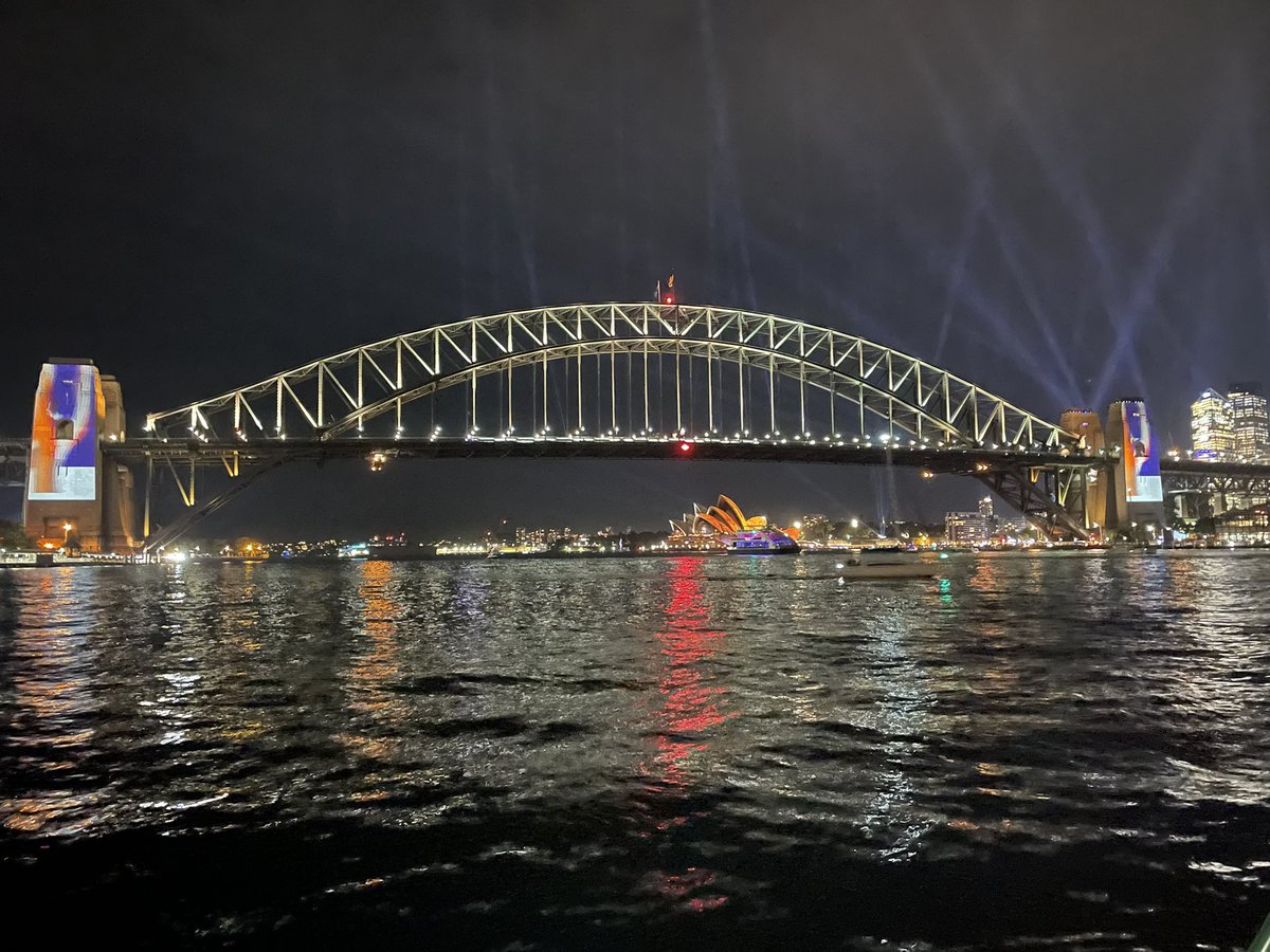 briafish's tweet photo. Pretty #vivid #LoveSydney https://t.co/uXSxRVxNM8