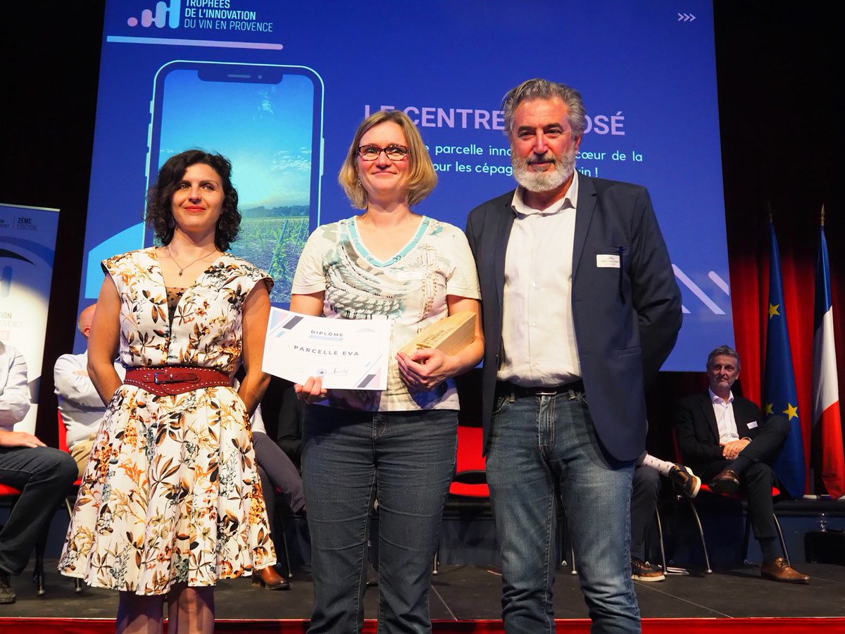 La semaine dernière le @clusterProvence organisait la remise des trophées de l’innovation.
Le @centreduRos_1 a été lauréat du Trophée « process viticole » parmi les 10 autres candidatures de haut niveau pour la parcelle expérimentale EVA
👉 lnkd.in/gMsNbjvM
