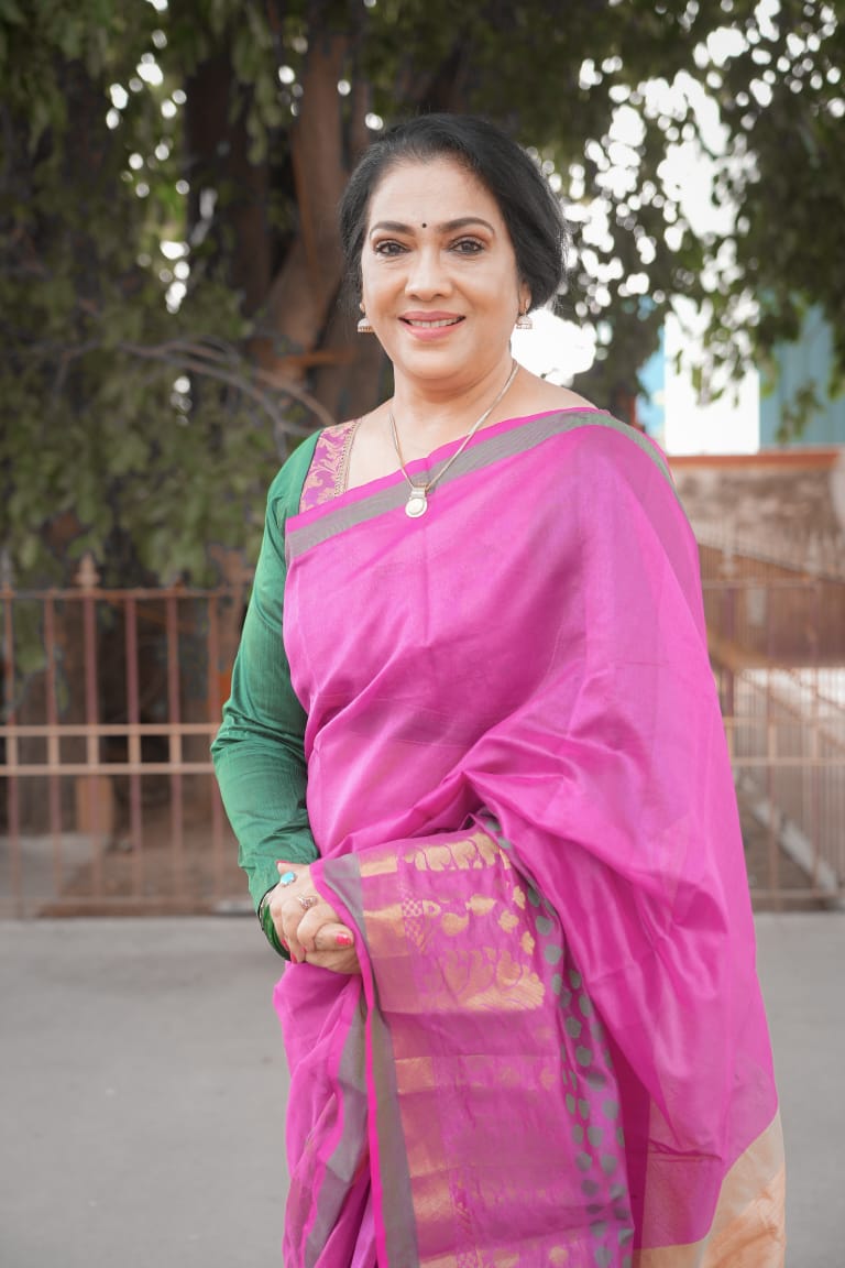 KollyPrime's tweet photo. #Miriammaa begins its journey with a divine start! The auspicious movie pooja took place today 💫
Starring the Evergreen actress #Rekha
Directed by #MalathyNarayan
#ProductionNo1 #72Films
@ezhildurai
@AshiqVJash
#AnithaSampath
#SnehaKumar
@Ranjithvirat03
@ProSrivenkatesh https://t.co/HLlRym9Vpa