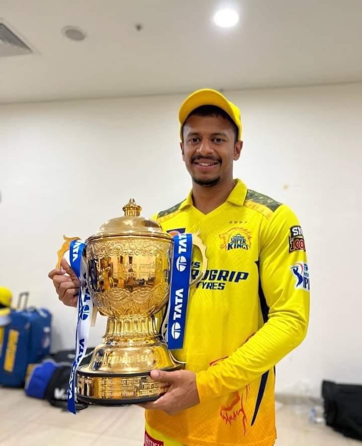 Odia Son Subhranshu Senapati lifts the IPL trophy as the first Odia ❤️🤩👏 Proud Moment for Odisha 🏆

IPL trophy in the hands of Odia Cricketer. Chennai Super Kings became champion in the current season by defeating Gujarat team.

#IPL2023 #subhranshusenapati #odisha #ipl #msd