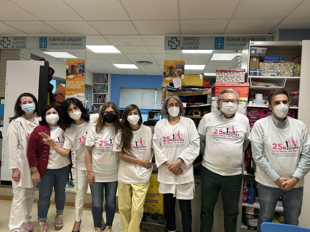 santiagosergas's tweet photo. 📆Sumámonos á concienciación do nocivo que é fumar para a nosa saúde, no #DiaMundialSinTabaco 

“Cultivemos alimentos, non tabaco” é o lema que este año escolleu a OMS

✍️A aula de pediatría do Clínico debuxou 25 razóns para deixar de fumar 💪

https://t.co/5E8RfCYcVw https://t.co/KYR3dc9lnh