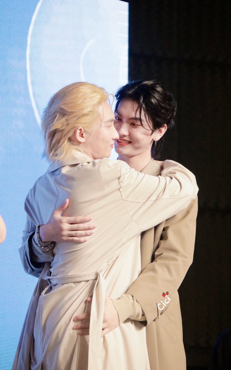 Strawberrydcl's tweet photo. 230527
Expression in one's eyes🫣

@Noeul_lee6 @Bossckm_ 

#LoveinTheAir1stFMinHongKong 
#BossNoeul 
#Bosschaikamon
#Noeulnuttarat https://t.co/QT5U4PQIRR