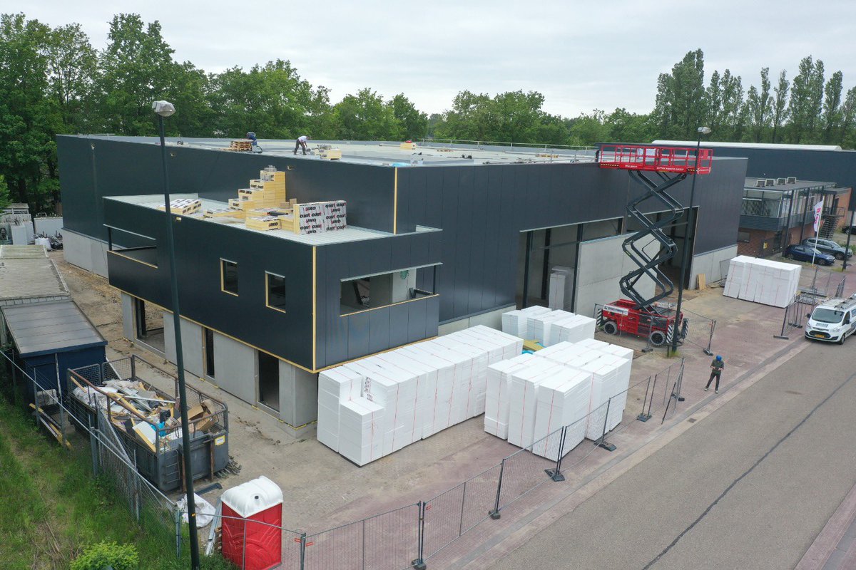 EeftinkRensing's tweet photo. Ook in Apeldoorn vordert de nieuwbouw van een dubbele bedrijfshal met kantoor. 👍💪 https://t.co/zF2xVcLpf0