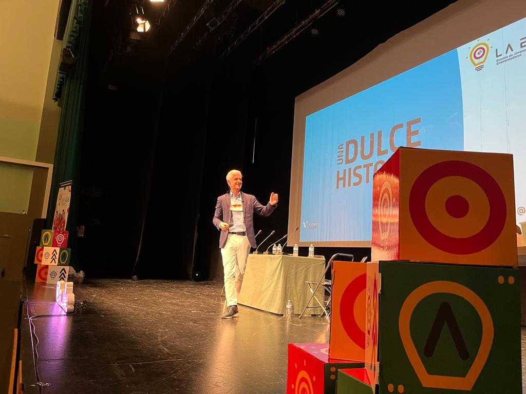 rafjuan's tweet photo. Ha sido una experiencia fantástica participar en #ÉxitosCompartidosDénia de 
@la_eje compartiendo #UnaDulceHistoria. Un gran encuentro que ha contado con charlas muy inspiradoras y una genial acogida. Enhorabuena a la organización. Mi agradecimiento por hacernos partícipes!! https://t.co/vxc0jKfskB