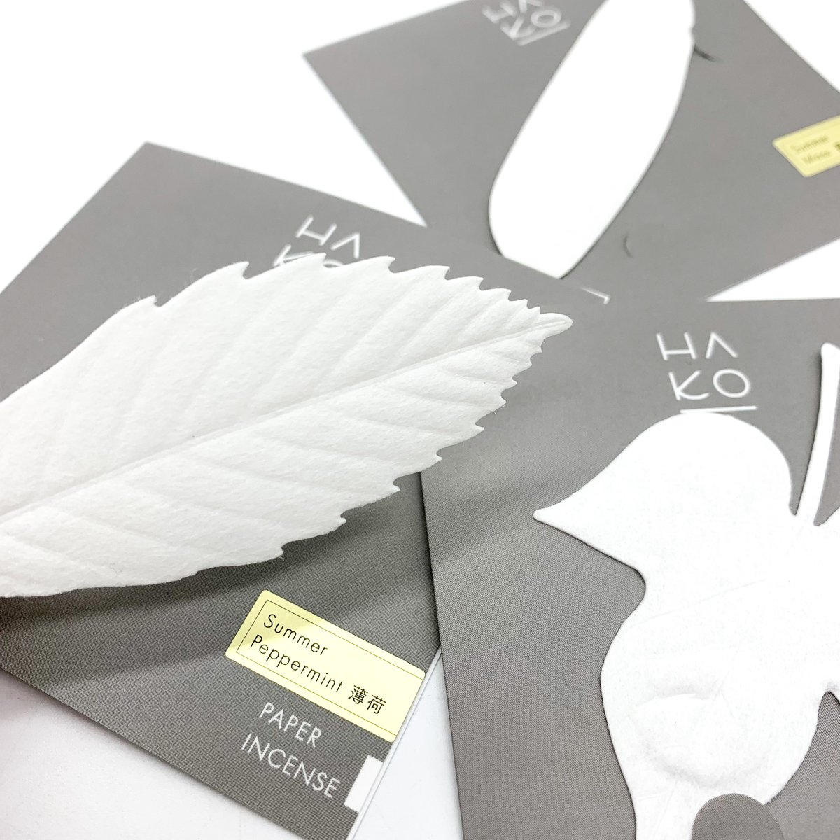 swaygallery's tweet photo. The summer scent of HAKO - Paper Leaf Incense is now available🌞🍃 Choose your favourite scent from Peppermint, Moss and Linden!
#swaygallery #swaygallerylondon #swaylondon #japan #london #japaninlondon #Japaneseproducts #incense #japaneseincense #leafincense #incenseset https://t.co/mpnAaEfDam