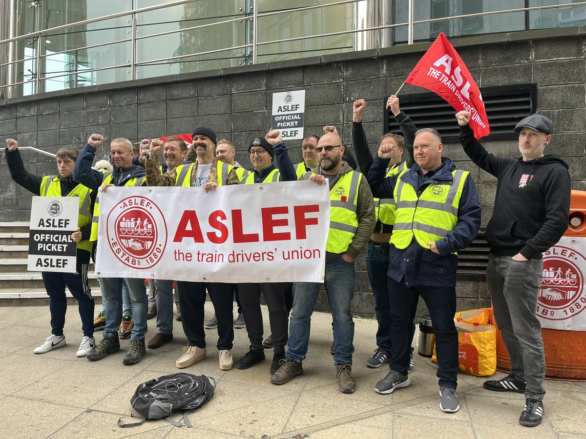 UniteEconomy's tweet photo. Solidarity to all taking action today.  We stand with you in your fight for better #jobspayconditions

@ASLEFunion ✊🏽💪🏾 @UniteNE40315 https://t.co/TkxjRyQgAy