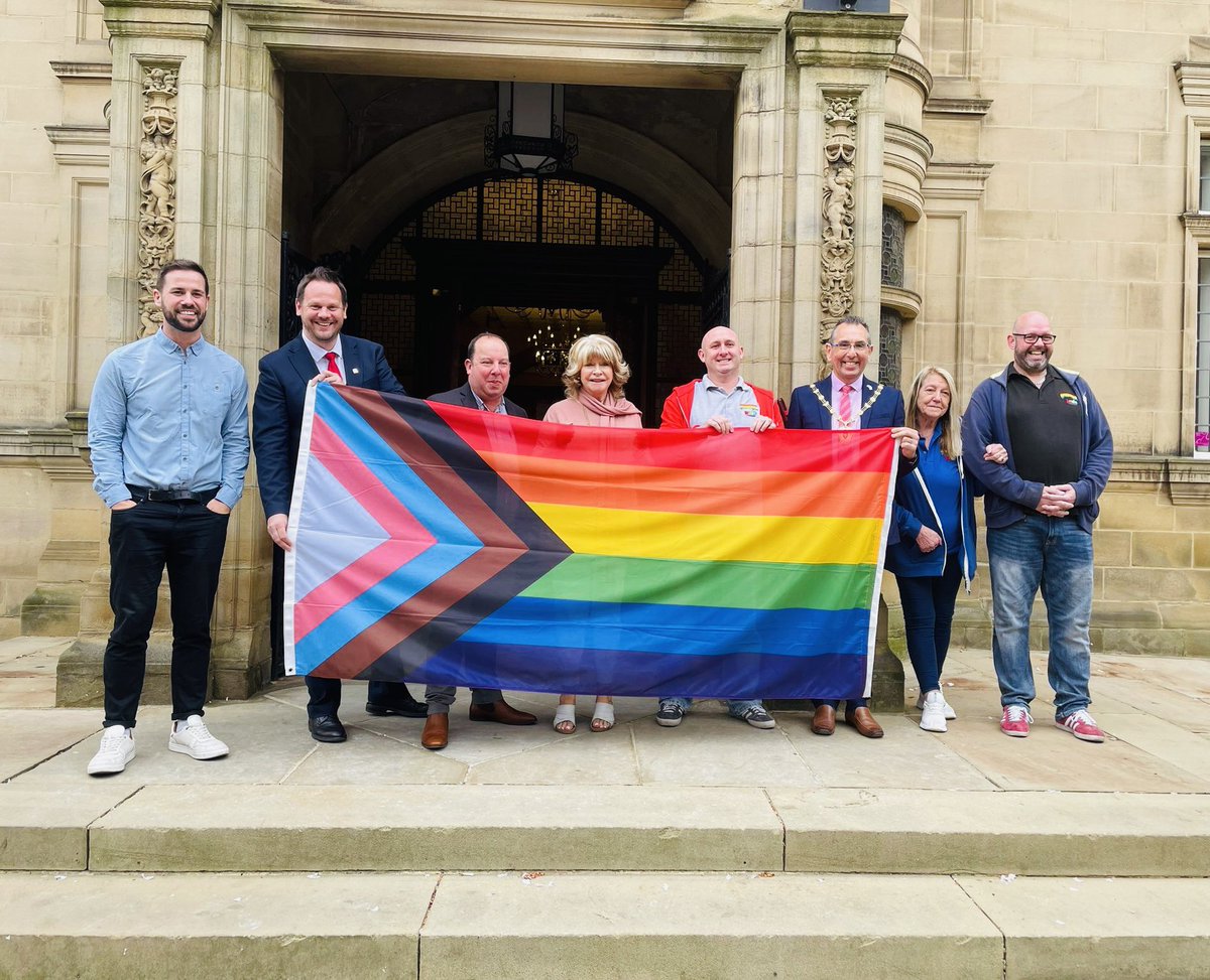 Shiny new pride flag for Wakefield Town Hall 🏳️‍🌈🏳️‍⚧️