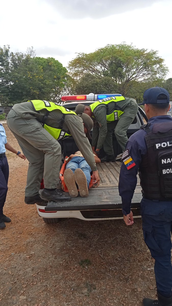 Alerta sísmica. Simulacro realizado como medida de prevención en la UEN Willian Lara. Fundabit prestando apoyo.