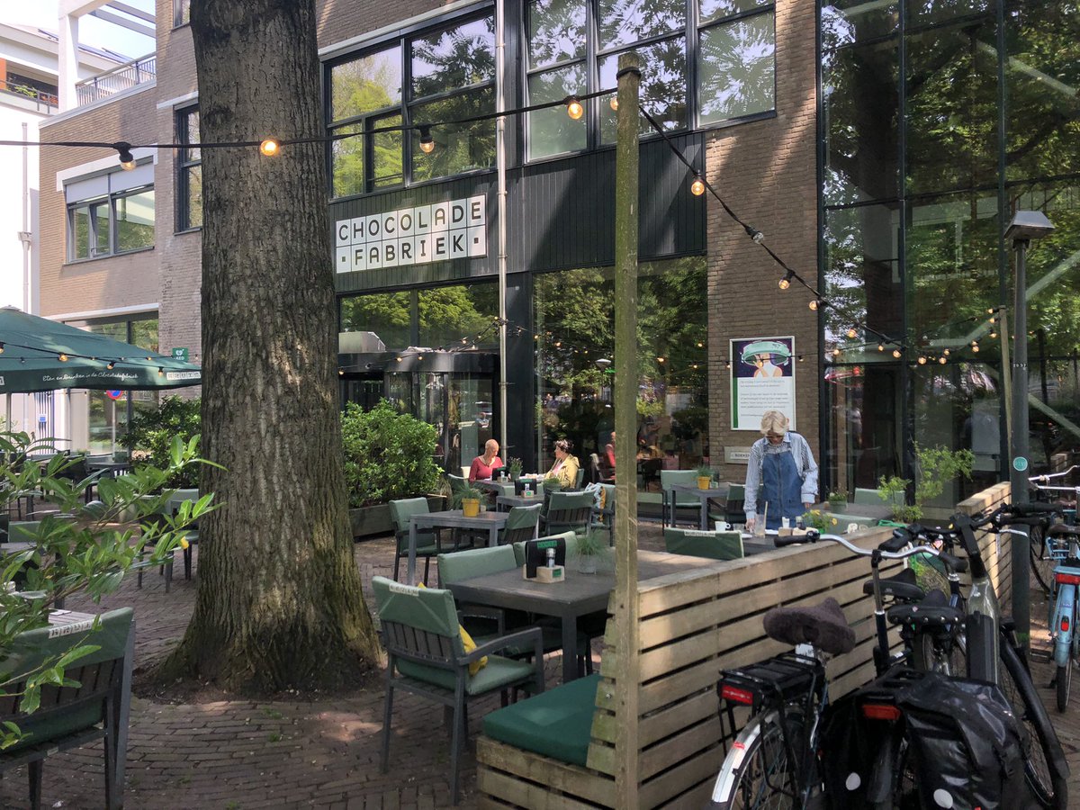 benitavanm's tweet photo. The main library in Gouda has a lovely cafe on the main floor and a large patio area out front. I adore these #stickyplaces https://t.co/7TU0a1e2gO