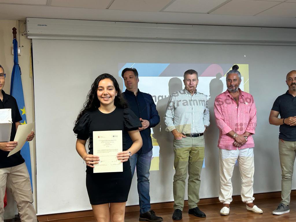 upeceuta's tweet image. Entrega de diplomas acreditativos de finalización del Programa Educativo Bilingüe (British Council) en el IES Clara Campoamor.

@claraceuta 

#MEFP #UPE #DPCeuta #2023 #britishcouncil