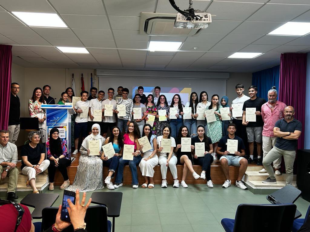 upeceuta's tweet image. Entrega de diplomas acreditativos de finalización del Programa Educativo Bilingüe (British Council) en el IES Clara Campoamor.

@claraceuta 

#MEFP #UPE #DPCeuta #2023 #britishcouncil