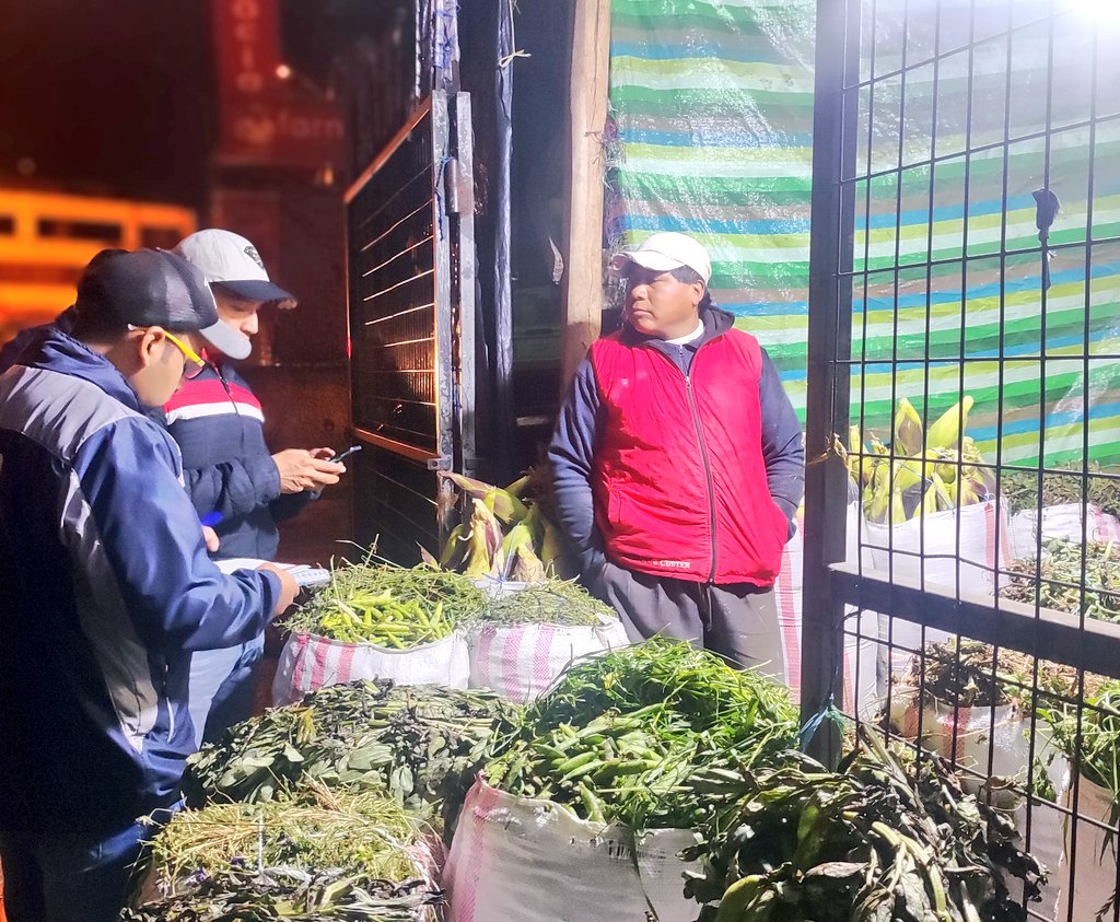 Mercados_Cuenca's tweet photo. Palabra cumplida 💪

La seguridad y control es nuestra prioridad,  bajo el liderazgo del Alcalde @czamoramatute se ejecutó esta madrugada un operativo interinstitucional en los exteriores del Circuito El Arenal.
#CuencaSeTransforma

@DiegoCedilloA
@PolmunicipalGC 
@PoliciaEcuador https://t.co/FAdHhvqOrW