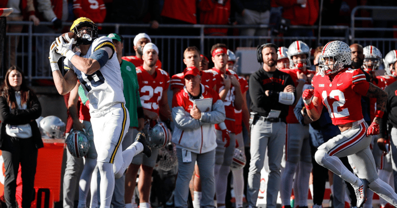 CSayf23's tweet photo. Colston Loveland on identity of Michigan offense: 'We're going to sling it around the yard a little more' ... also discusses what he's weighing (via In The Trenches with @JonJansen77) #GoBlue 

Story: https://t.co/unWskqdaMZ https://t.co/MTopvcteO7