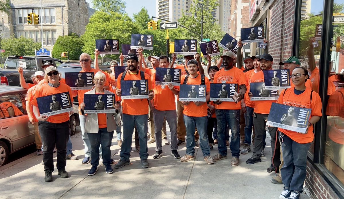 Lynn4NYC's tweet image. Thank you to all the @CarpentersNyc #Unioncarpenters who joined #TeamLynn in District 29 last night to help engage with voters before the June 27 Primary.  Proud to be a #LaborStrong candidate.
