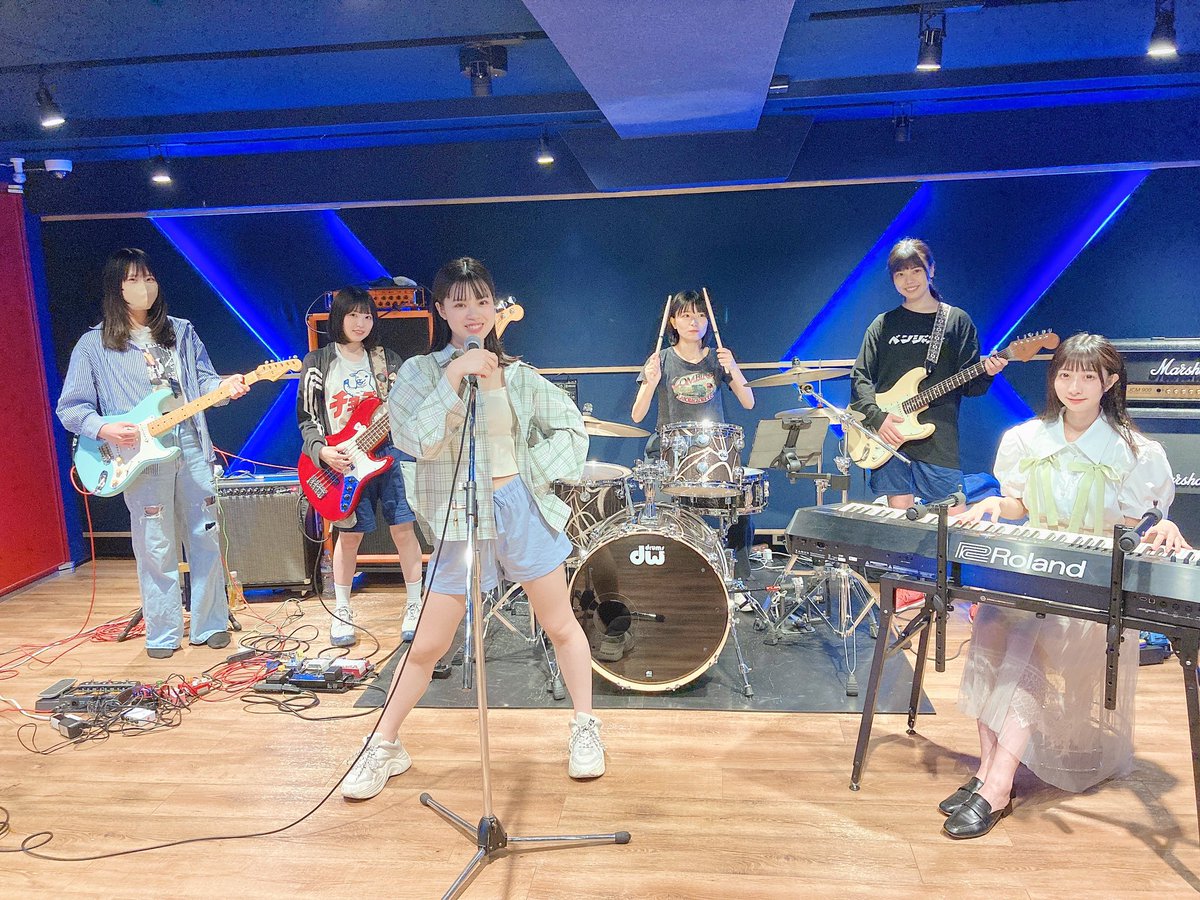 takuma_bass_you's tweet image. 6/5(月)「Get U on LIVE Vol,1 guest 『ベンジャス！』」
渋谷 TAKE OFF 7 
開場19:00 – 開演19:30  
⇒ben-jas.com/event/230605/ 

#ベンジャス のみんなと初顔合わせでした🥳

当日はお客さんはもちろん、メンバー、バンド、スタッフさんまで巻き込んで盛り上げられるよう精一杯ベース弾きます🐻🎸