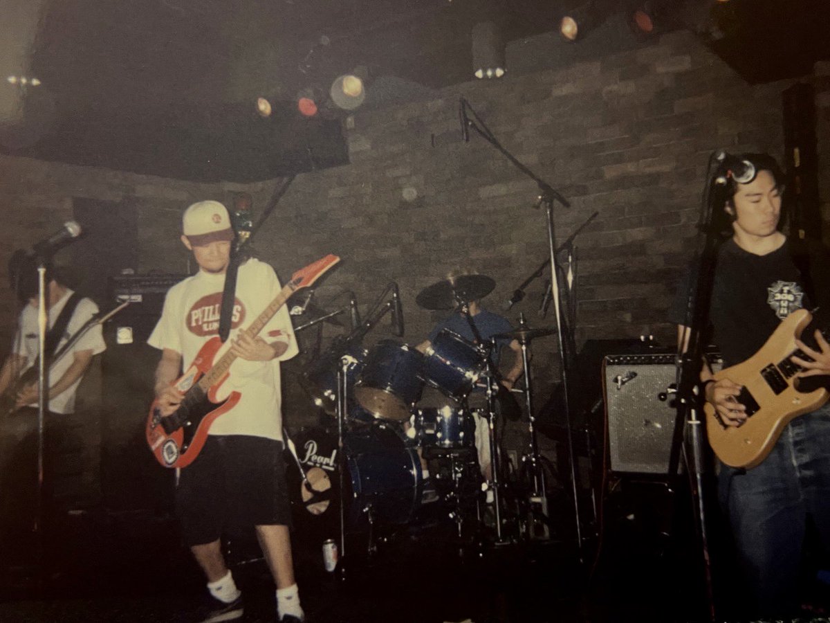 senta76's tweet photo. 2023年5末発売
『FAST』ZINE 第18号 
@fastzine 
今回はYuri(NUMB.DBX)
Kenzo(Kamome Kamome)
You x Suckこと前澤友作社長
がやってたSwitch Style 
メンバーとの出会い
薄明期から彼達に引っ付いて回っていた
mid90sのお話を少々
興味ある方は是非

https://t.co/P2xfrqifHs https://t.co/UvmiTrjnEF
