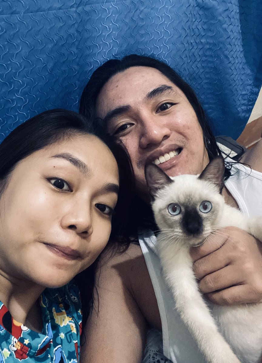 rizzaperando's tweet photo. family groufie 👩🏻🧑🏻🐱

@bentopico https://t.co/0Q7fODSk7L