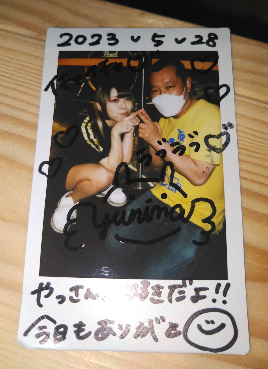 yassan19780502's tweet photo. ５月２９日の戦果‼️
#The_HARE
#姫井ゆりな
HAREの助っ人メンバー💛ゆんちゃん‼️←なにげに初交流。 w
ゆんちゃんが居る現場は安心感があるな～🖐️😆🎶
#安心感
ラブラブチェキありがとね～🤗💘 https://t.co/IGFcQXXGre