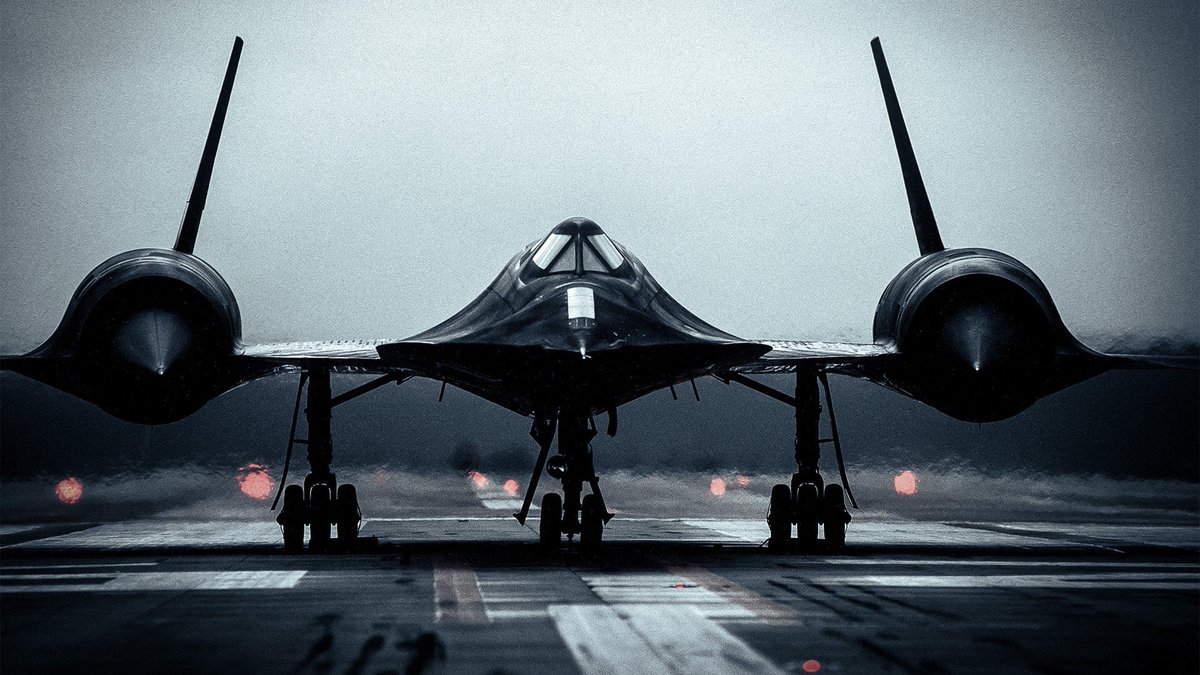 Zooming through history at Mach 3.2! In 1986, the SR-71 Blackbird defied danger, crossing Gaddafi's 'Line of Death' at a mind-blowing 2,125 mph- at 80,000 feet, it surveyed the aftermath of epic American airstrikes. #reconnaissance #SR71 #AviationHistory
coffeeordie.com/sr-71-blackbir…