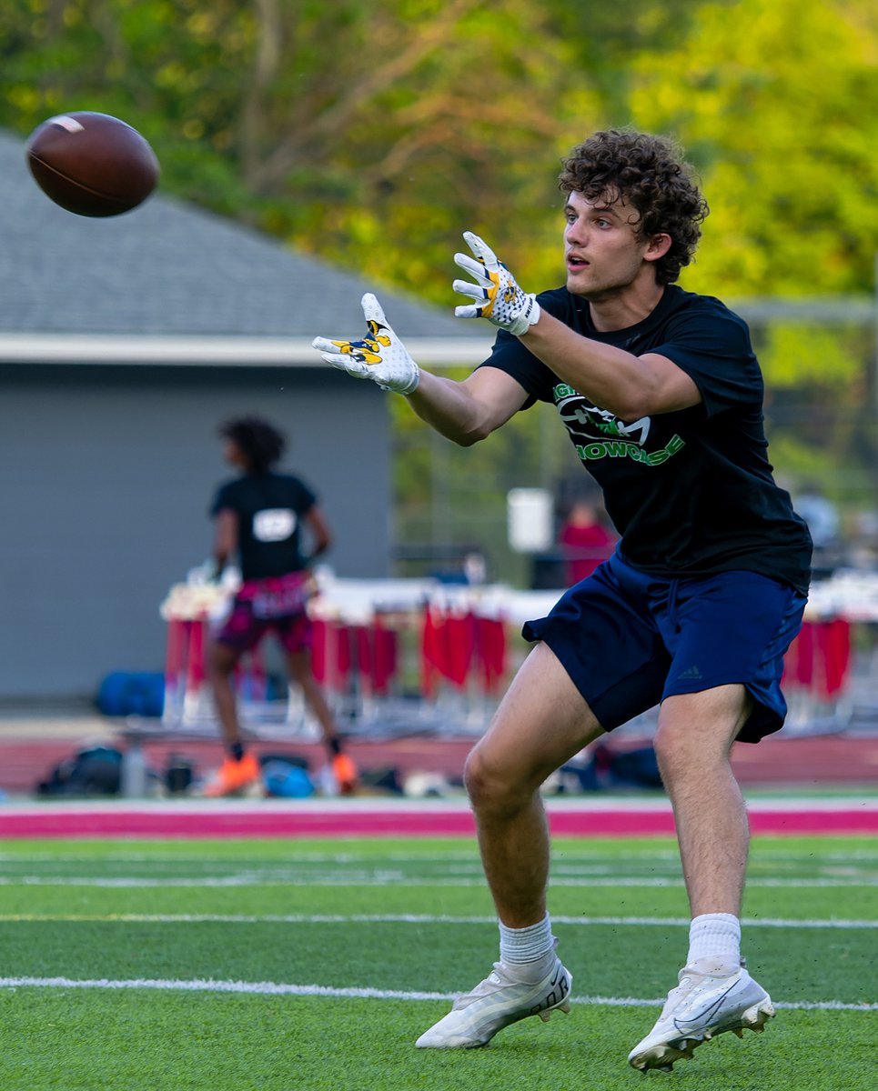 ohiovarsity's tweet photo. Our gloves look great in football combines too! Photo cred Brian Fisher.
#OVGear https://t.co/iCot4GkPOA