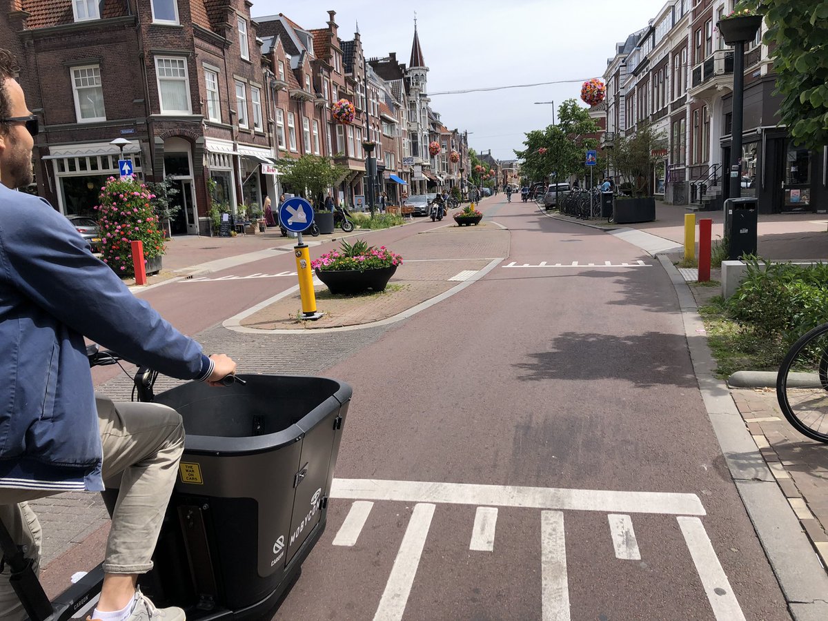 benitavanm's tweet photo. A fietsstraat, running through the centre of town. https://t.co/HgViJzZHz1