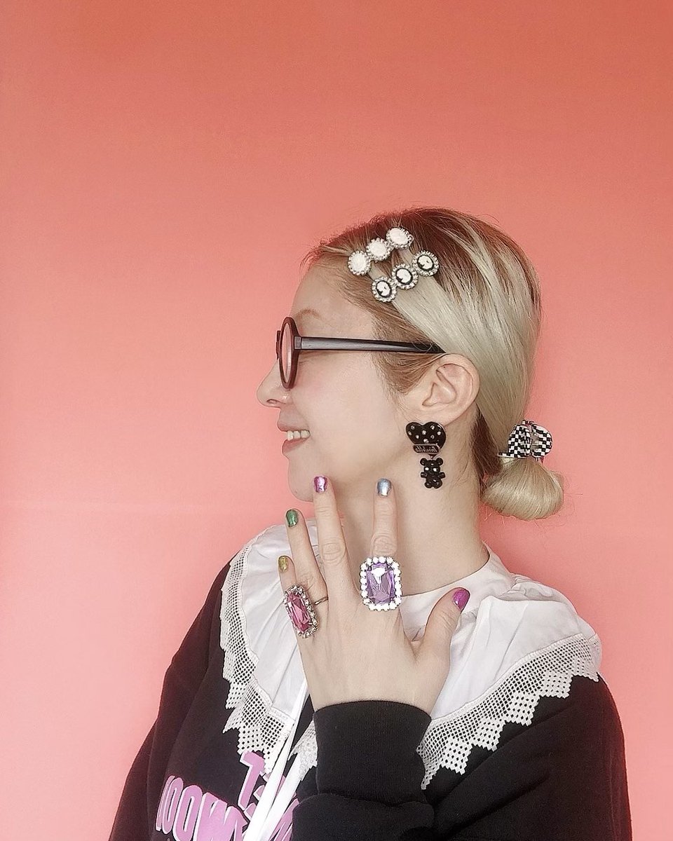 guriguri_inc's tweet photo. BLACK๐ค๏ผPINK๐
่ชๅใใใBLACK
็ใใๅ ใใฆ
ๅฅฝใใฏ้ใญใฆ
heart pierce /cameo valetta
.ring // @guriguri_official ็บๅฃฒไธญ
#guriguri #raybeams #beams
#beamsjapan #cameo #race
#ruffle #mrlarkin #vintage
#haircolor #accessories #pierce #heart #bear #coffee
#nail #metallic https://t.co/IGmZoK6hFV