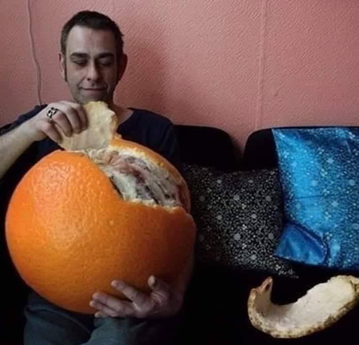 mi compañeros diciendo que hay olor a mandarina
yo en el fondo: