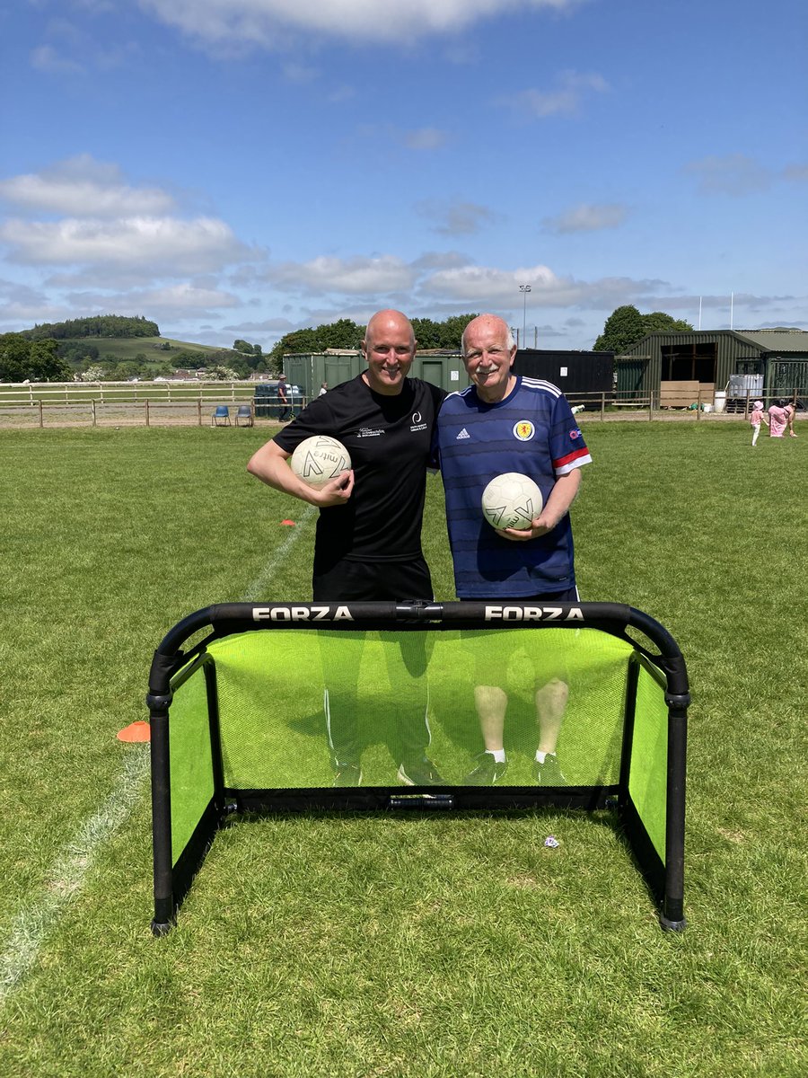 #PARTICIPATION | During the @ScottishFA #WeekOfFootball The Secretary of @tintogus for 55 years was a brilliant help today at our @ActiveSchoolsSL Biggar Learning Community P1-3 Multi Sports Festival 👍🏼🤩 Over 250 young people getting a chance to enjoy SSGs 👏🏼⚽️ @ScotFASouthWest