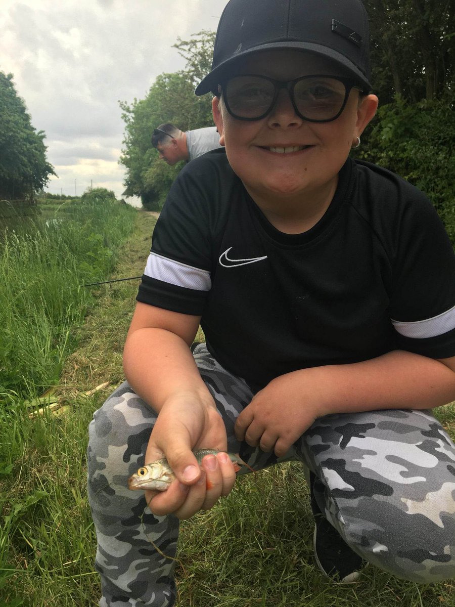 ItsStaceyt94's tweet photo. K fishing over the weekend 🎣 @LadywoodKH  @class_chestnut https://t.co/FzUQBsXWVx