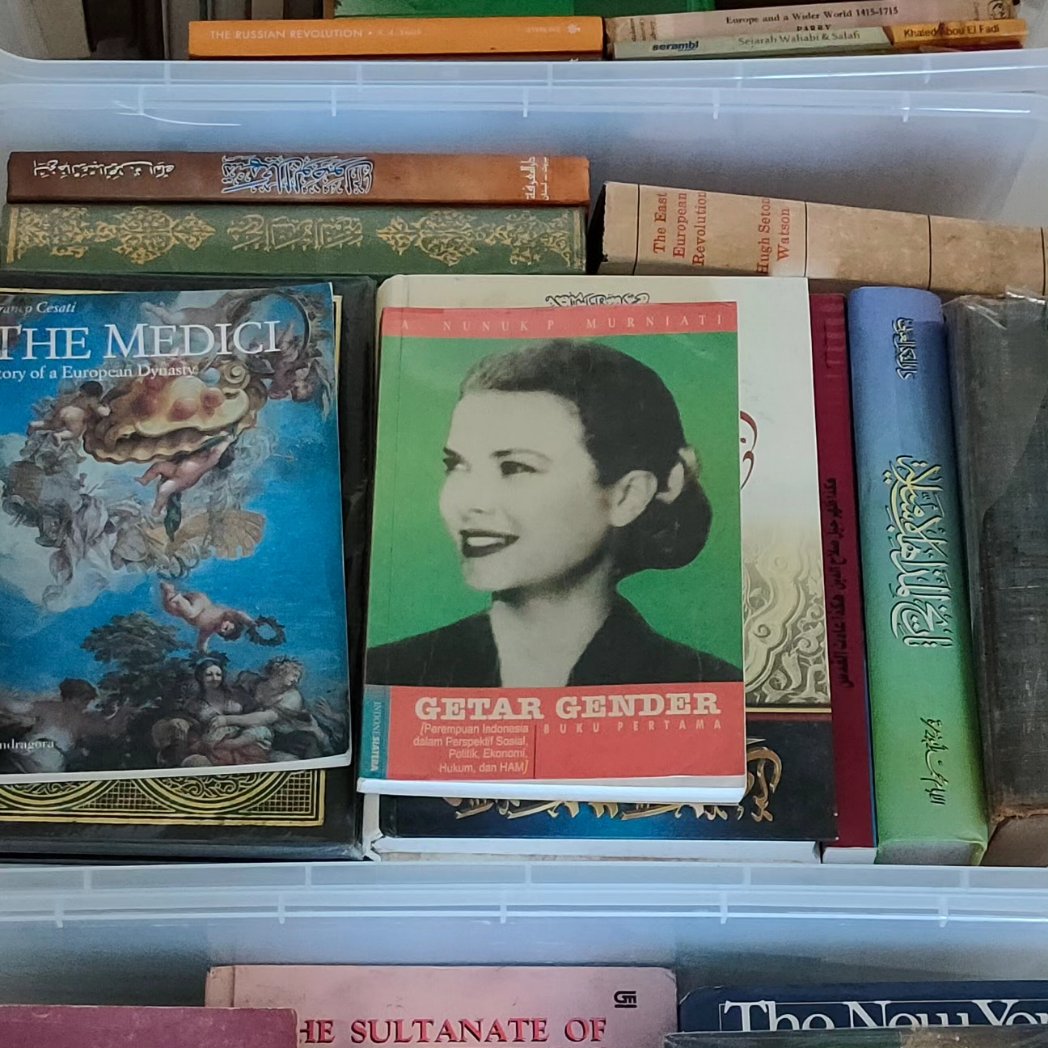 kotakkeringat's tweet photo. KRAKEN DAH KELUAR! π₯
Lapangkan masa & jumpa esok di khemah Rihla Media x Halaqah Muamalah 3106-3107, Dewan Tun Razak 3, WTCKL!
#rihlabookstore
#klibf23 #pbakl2023
#kkbookstore https://t.co/b02tcTfXUw