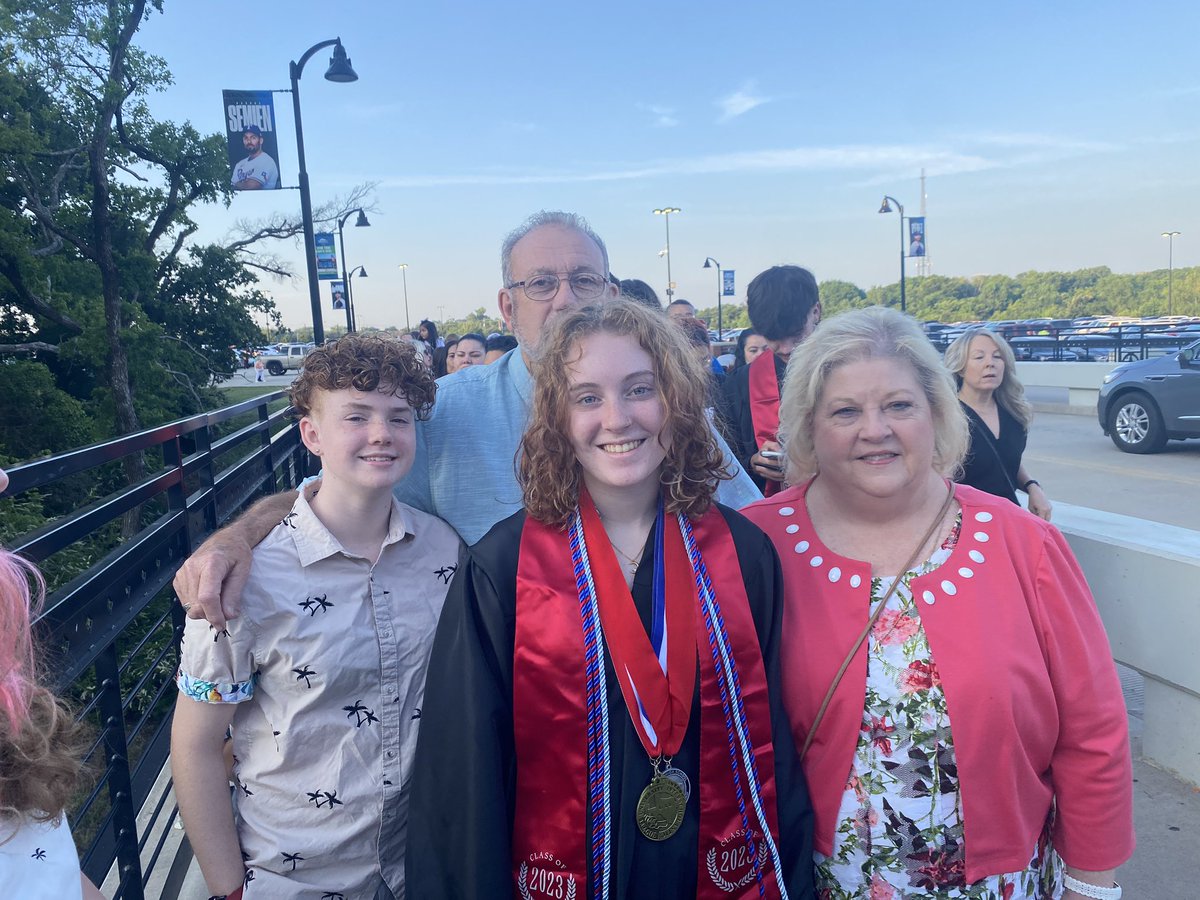 goldsounds's tweet photo. Go go Cora! #martinhighschool #class2023 https://t.co/IvHzsBowLA