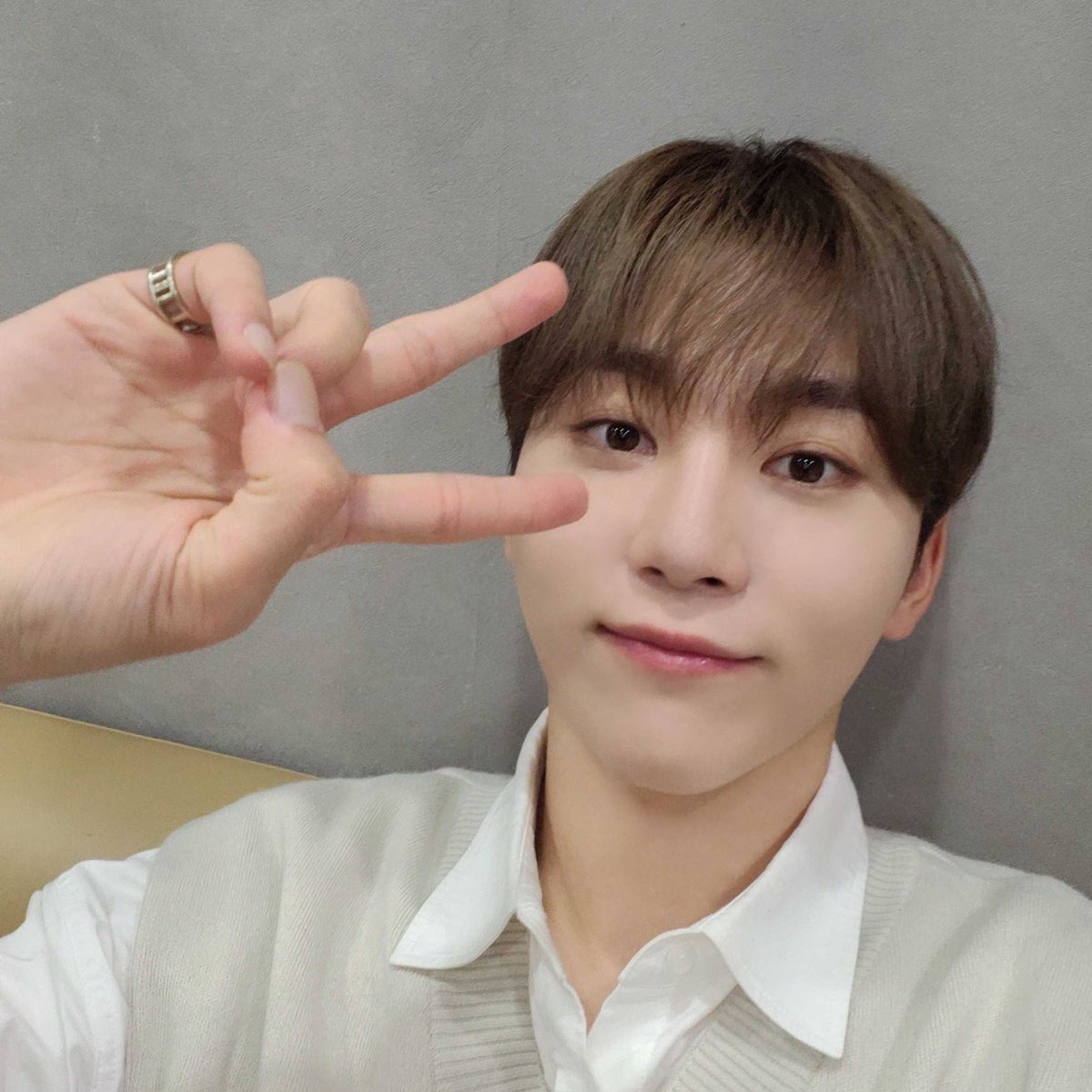 @THEK___KING Professor Boo Seungkwan
Department of Comeback Restaurant 

- Seventeen’s Main Vocal
- Appeared on MMTG mutiple times 
- Completed a Doctorate in Kpop
- BOOkbox, MC Boo