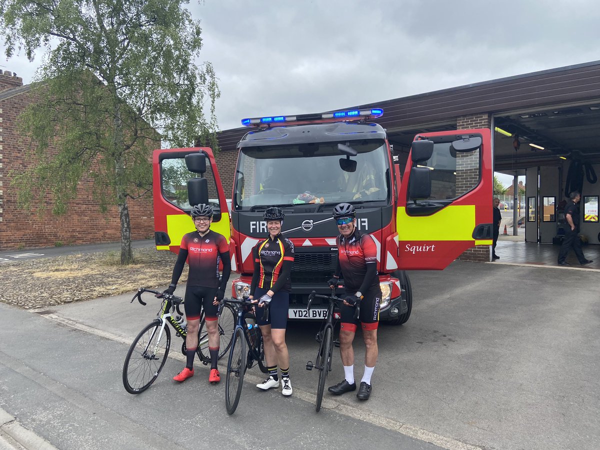 One of the fire cadets from Richmond fire station is today cycling around all of the fire stations in Richmondshire to raise funds for @firefighters999 & the fire cadets.

He called in at Northallerton station 30min ahead of schedule to meet DCFO Mat Walker & duty crew