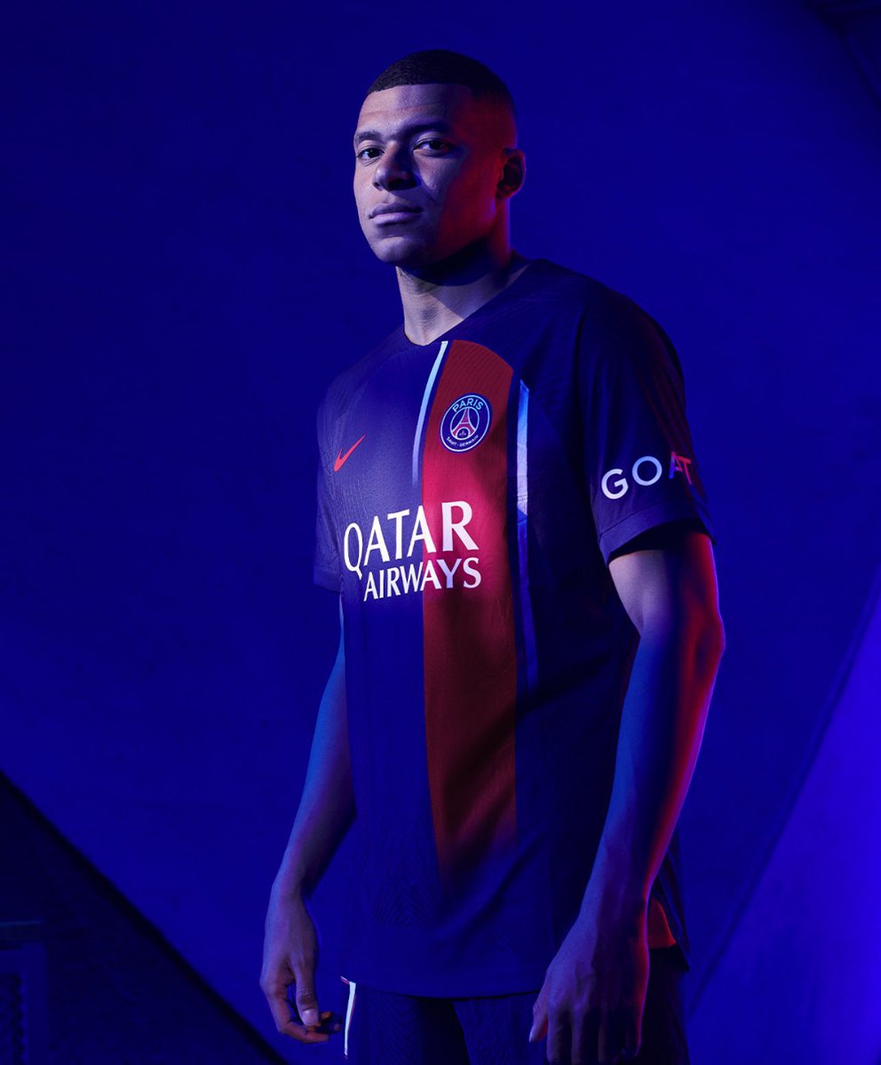 7imelineKMbappe's tweet photo. Kylian Mbappé in the 2023/24 PSG home kit. 🤩⭐️ https://t.co/V6y4iN11lj