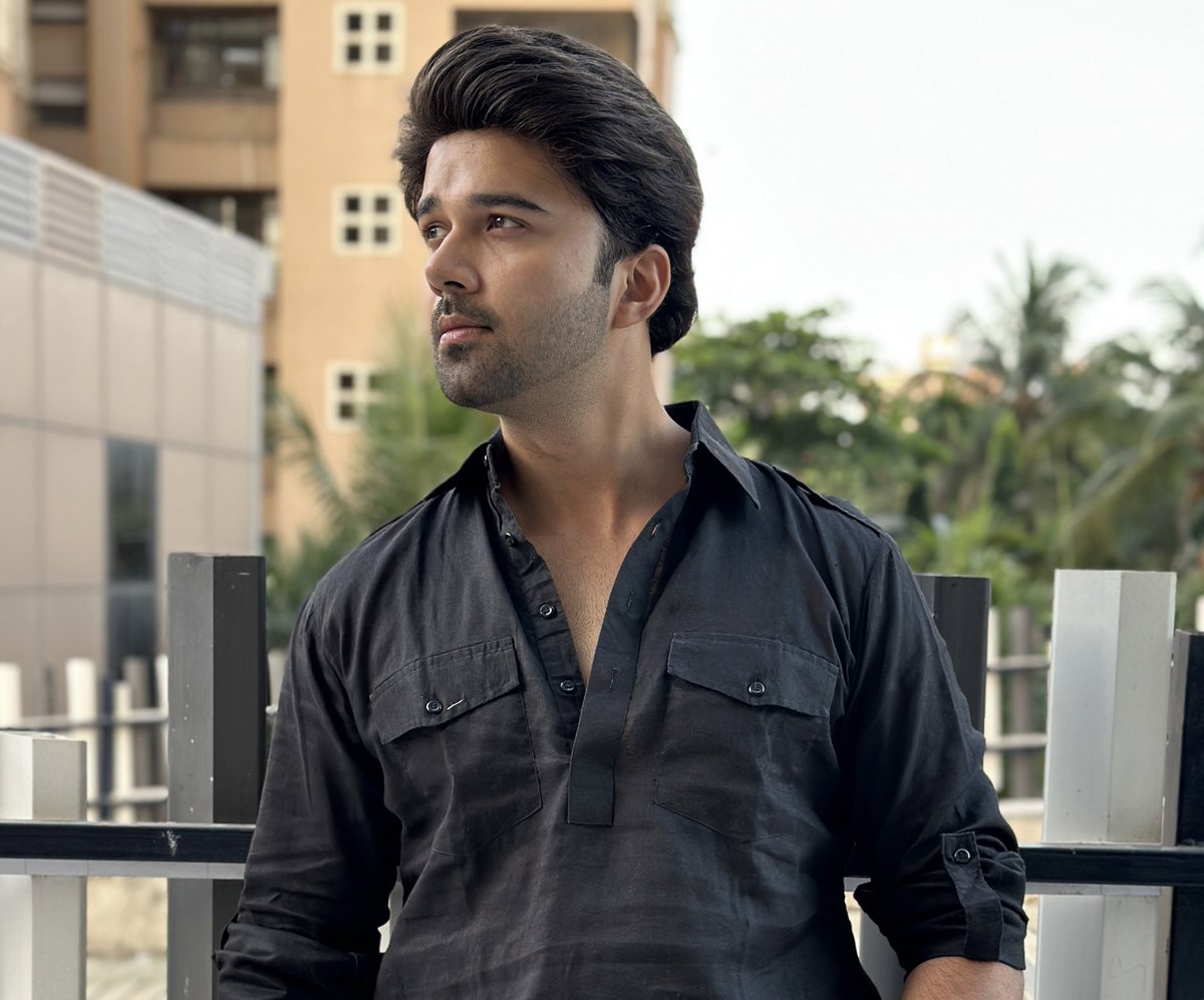 Eyes on prize … naah, eyes on the road. Always the most important milestone in the journey in the next mile.