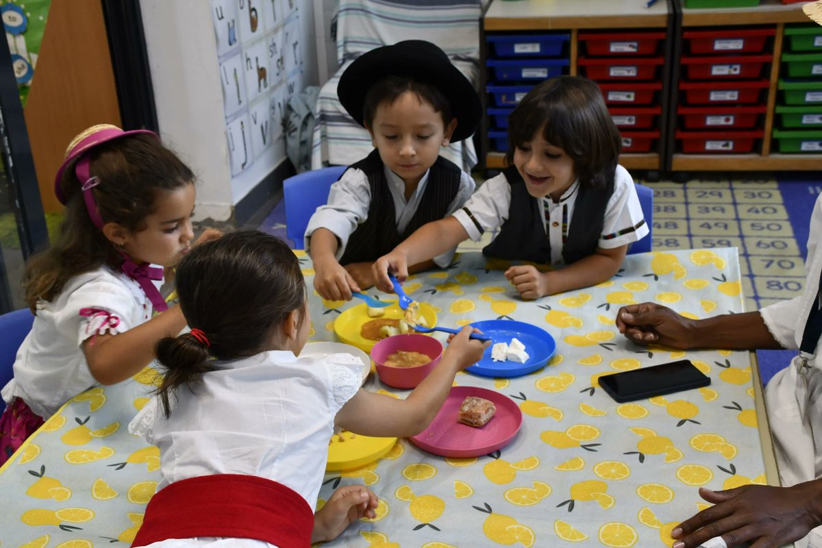 Last friday, we celebrated Canary Day in BSGC and many of our students came to school with the traditional Canarian attire. In Reception Tafira also tried different canarian food this morning and they liked everything! Thank you Ms Kay for taking the time to cook!
