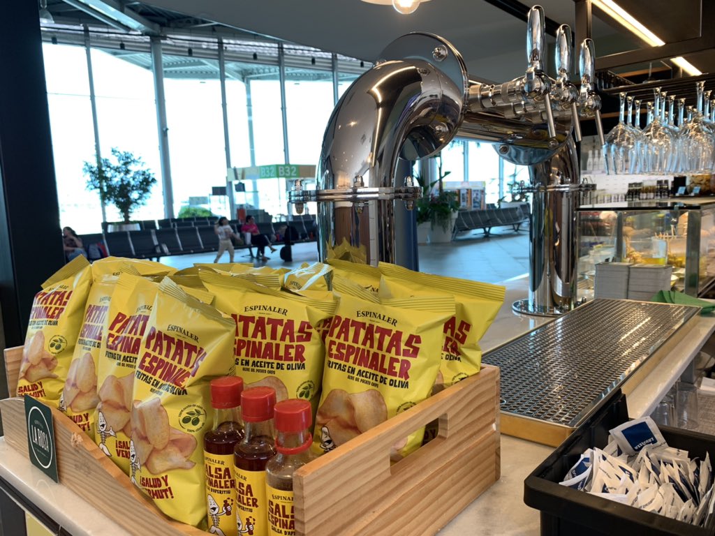 ASeub12's tweet photo. ¡Hemos abierto la vermutería en la Terminal B de Palma de Mallorca! Sabores únicos de una auténtica casa de comidas. Una experiencia inolvidable antes de subir al avión. ¡Te esperamos en @Areas_ES! https://t.co/rhrZ7GOEuy